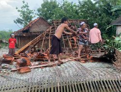 Hujan Lebat Guyur Sampang, Empat Rumah Warga Ambruk