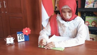 Cerita Nuris Nur Hidayati, Siswi Tuna Netra Peraih Medali Emas FLS2N 2021