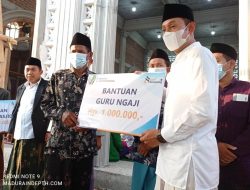 Awali Safari Ramadhan 1443 H, Wabup Sampang Serahkan Bantuan Pembangunan Masjid Hingga Guru Ngaji