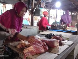 Jelang Lebaran Harga Daging di Sampang Naik