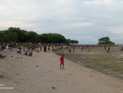 Batu Candin di Pulau Mandangin Pikat Warga untuk Berkunjung