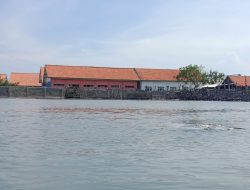 Air Rob Genangi Fasum di Pulau Mandangin