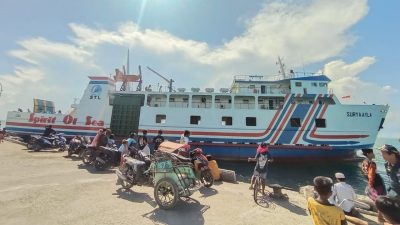 Sepekan Terdampar, Kapal Rute Selat Madura Kembali Berlayar