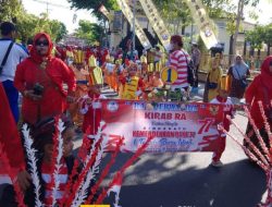 Ribuan Siswa RA di Sampang Kirab Kenakan Baju Adat