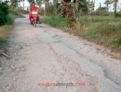 Masyarakat Keluhkan Jalan Desa Karangnangka Rubaru Rusak