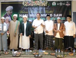 Maulid Warga Madura di Lombok, Gubernur NTB Diberi Hadiah Celurit dan Udeng