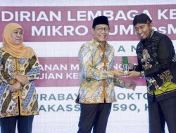 Bupati Sumenep Raih Penghargaan Lencana Bakti Desa Pratama dari Kemendes PDTT RI