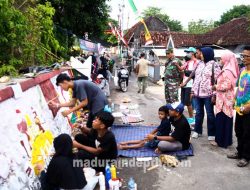 Puluhan Pelajar Lukis Mural di Kampung Pancasila