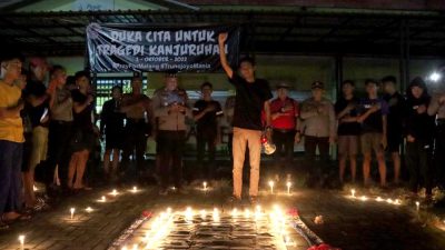 Suporter Sampang Bersatu, Nyalakan 1000 Lilin dan Doa Bersama