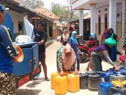 Warga Desa Apaan Terima Bantuan Air Bersih