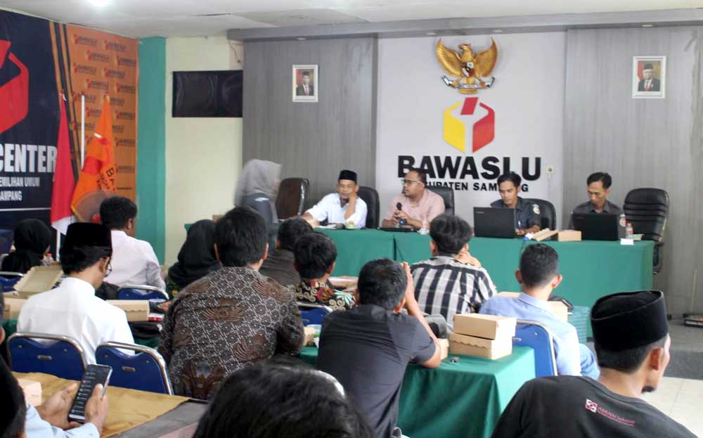 Bawaslu Sampang Gelar Bimtek Tahapan Pengawasan Pemilu 2024 - Maduraindepth