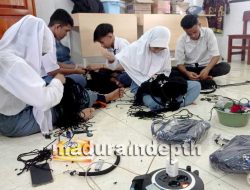 Tas Cantik Berbahan Tali Kur Karya Siswa SLB di Sampang Diminati Banyak Orang