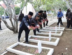 Forkopimda Sampang Peringati Hari Pahlawan, Ziarah dan Upacara di TMP Kusuma Negara