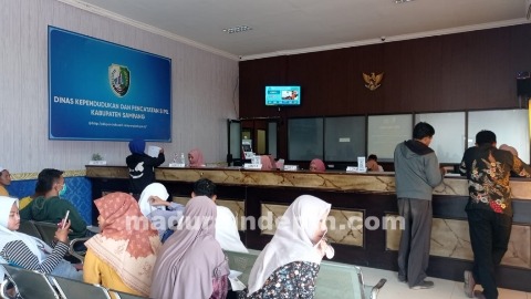 Pelayanan dispendukcapil sampang