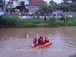 BREAKING NEWS – Manusia Silver di Sampang Hilang Terhanyut Sungai