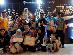 Gubernur Jatim Beri Penghargaan Kepada Bina Seni Teng Tinkerbell di Ajang EJTA 2022