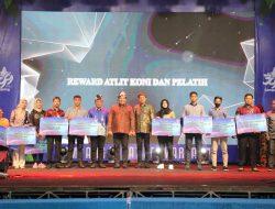 KONI Sampang Serahkan Bonus Bagi Puluhan Atlet Berprestasi