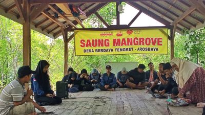 Kelompok KKN Mahasiswa UTM Perkenalkan Digitalisasi di Desa Tengket