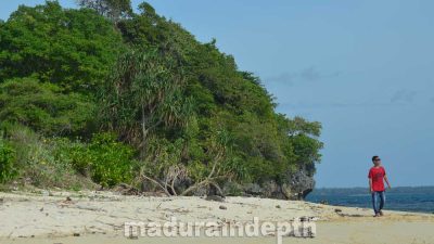 Pasir Putih Batu Gulok Kangean