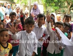 Relawan Beri Pengobatan Gratis dan Trauma Healing Pasca Banjir di Sampang