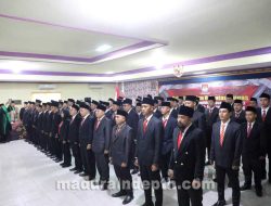 70 Anggota PPK di Sampang Resmi Dilantik, Addy Imansyah Harapkan Pelaksanaan Pemilu Berkualitas