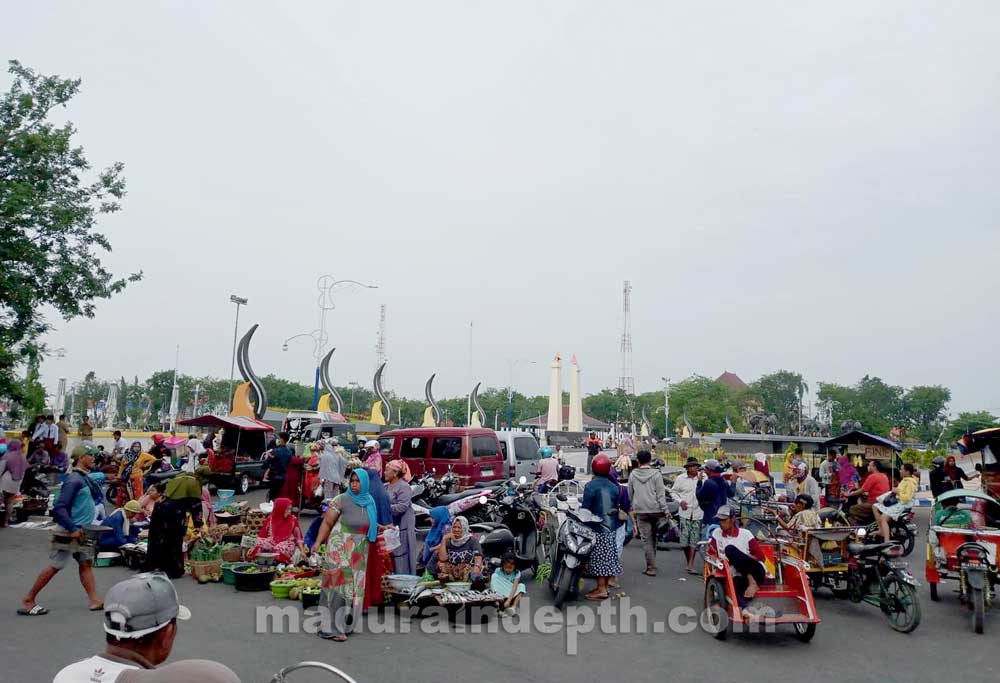 Pedagang Pasar Banjir Sampang