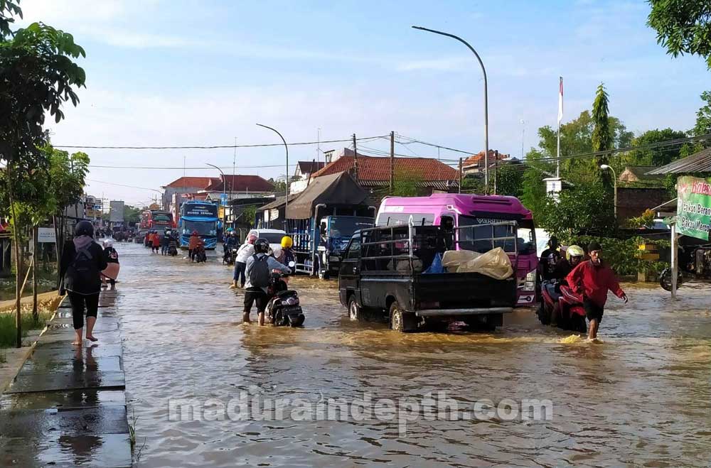 macet banjir blega
