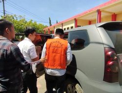 Dua Tersangka Kasus Korupsi PKH Desa Gilianyar Dilimpahkan ke Kejari Bangkalan