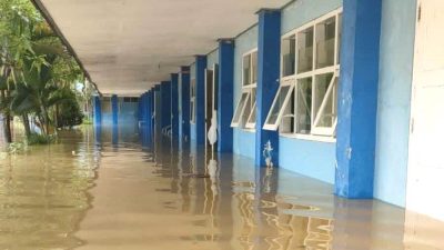 sekolah terendam banjir sampang