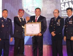 Tingkatkan Layanan Keimigrasian, Bupati Sampang Terima Penghargaan dari Kanwil Kemenkumham Jatim