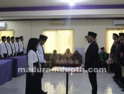 186 Panwaslu se-Sampang Dilantik, Insiyatun: Jangan Bermental Kerupuk