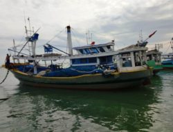 Tali Pengikat Putus Akibat Angin Kencang, Kapal Nelayan Mandangin Nyaris Hanyut