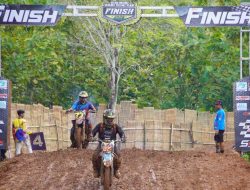 Grasstrack Motocross Diikuti Ratusan Crosser se Jawa-Bali