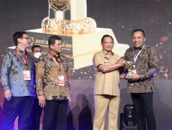 Pemkab Sampang Terima Penghargaan UHC Award dari Kemenko PMK RI