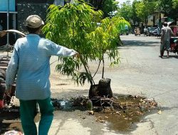 Saluran Pipa Air Depan Terminal Trunojoyo Sampang Bocor, PDAM; Proses Pengajuan Perbaikan