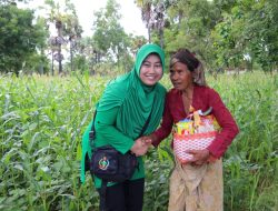 Sapa Warga Kurang Mampu, Persit KCK Kodim 0827 Sumenep Blusukan Bagi-bagi Bingkisan