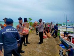 KRI Malahayati yang Angkut Logistik Bantuan Sembako Tiba di Kepulauan Masalembu