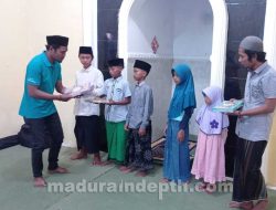 Aliansi Jurnalis Sampang Salurkan 100 Mushaf Al-Quran untuk Santri