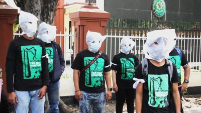 Aksi demo kekerasan jurnalis nurhadi AJI Surabaya
