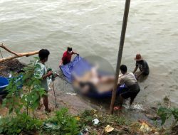 Mayat Pria Bertato Ditemukan Mengambang di Pantai Gili Iyang Sumenep