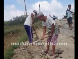 Viral, Kiai Pimpin Warga di Pamekasan Perbaiki Jalan Rusak