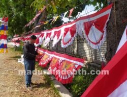 Jelang HUT RI ke-78, Madura Digempur Pedagang Bendera dari Jawa Barat
