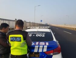 Kerap Terjadi Penerobosan Jalur, Polres Bangkalan Gelar Tilang Manual di Suramadu