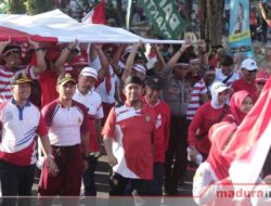 Bentangkan Bendera Merah Putih Sepanjang 78 Meter, Bupati Fauzi: Wujud Cinta Tanah Air