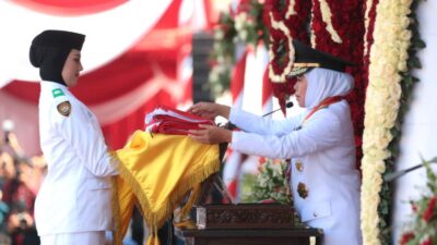 gubernur jatim optimis maju menuju indonesia emas 2045