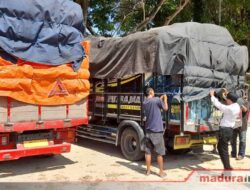 Nekat Kirim Tembakau ke Madura, Satpol PP Amankan Dua Truk Asal Bojonegoro