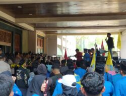 Tuntut Masalah Pungli di Pendidikan, Puluhan Mahasiswa Gruduk Kantor Pemkab Bangkalan