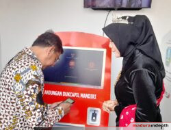 Pamekasan Bangun Mesin ADM, Warga Bisa Cetak Dokumen Kependudukan Pakai Smartphone