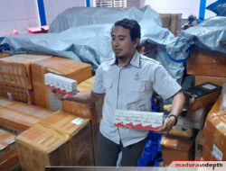 Petugas Bea Cukai Madura Cegat Mobil Boks Bawa Rokok Ilegal