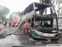 Bus Double Decker Hangus Terbakar di Pamekasan